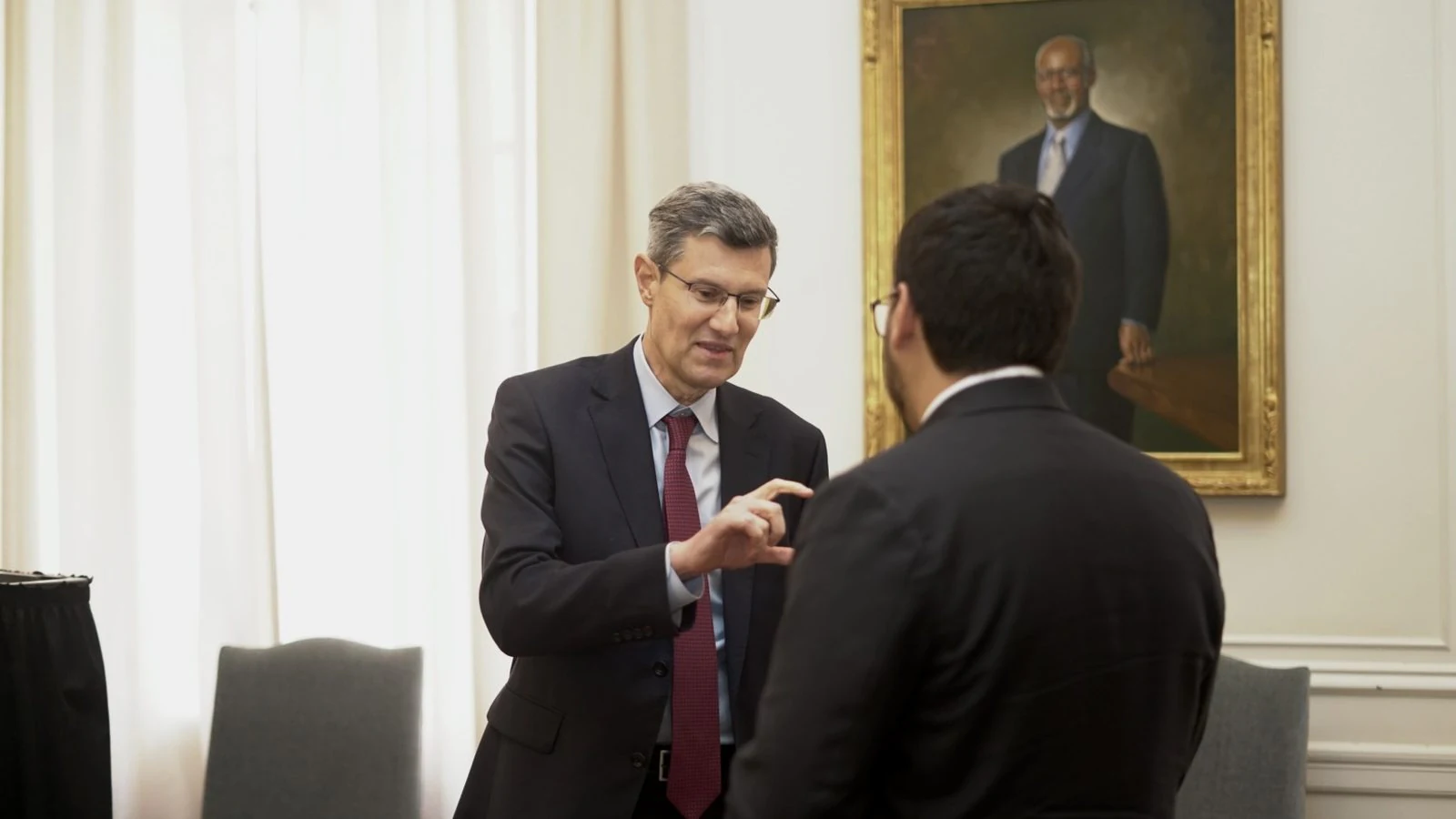 Two guests in conversation, 9th conference